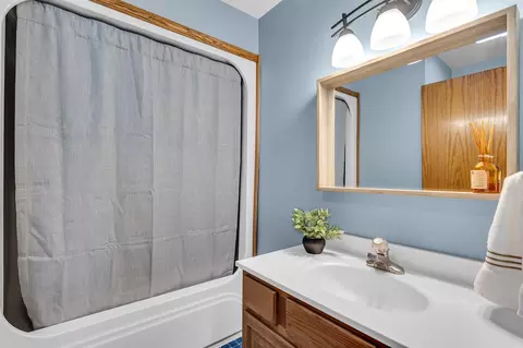 Bath - 2740 Marion, Jackson, MI 49201 photo 4 of 7