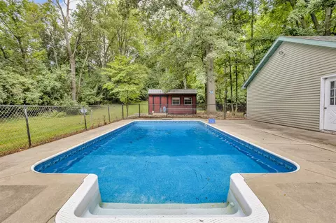 Exterior - 2740 Marion, Jackson, MI 49201 photo 8 of 15