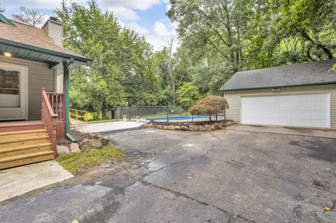 Exterior - 2740 Marion, Jackson, MI 49201 photo 4 of 15
