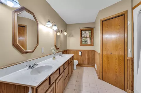 Bath - 2740 Marion, Jackson, MI 49201 photo 2 of 7