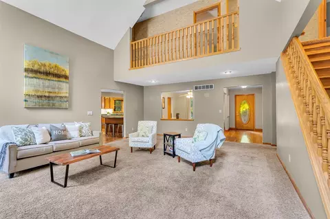 Living - 2740 Marion, Jackson, MI 49201 photo 2 of 9