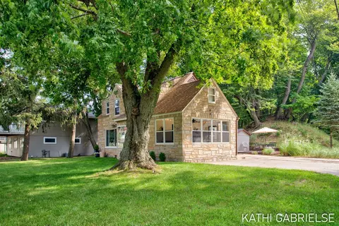 19196 North Shr, Spring Lake, MI 49456