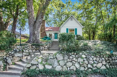 89 E New, Buffalo, MI 49117