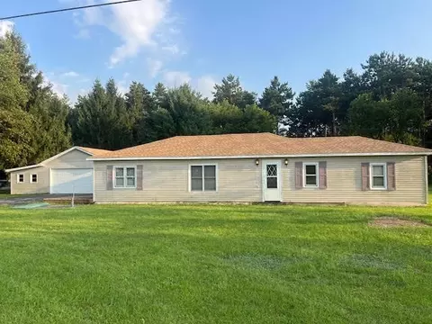 8115 Shaw Lk, Middleville, MI 49333