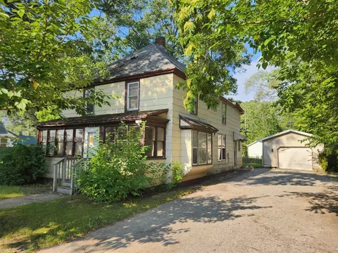 2615 Wood, Muskegon, MI 49444