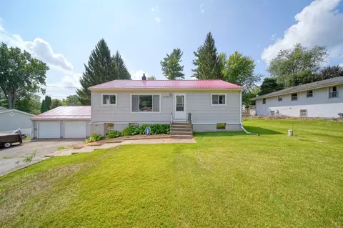 2100 N Cloverhill, Jackson, MI 49201