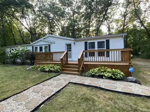 9311 N Maple Hl, Howard City, MI 49329