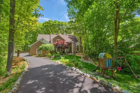 3427 E Dobson, Ann Arbor, MI 48105