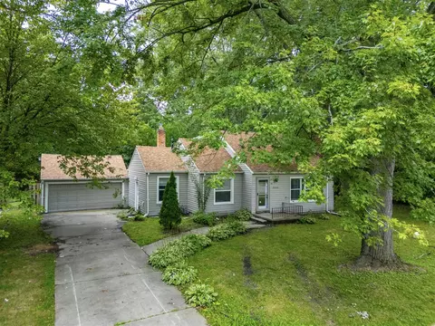 20488 Woodcrest St, Harper Woods, MI 48225