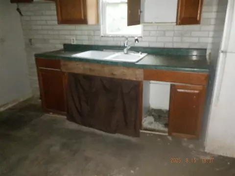 124 Middle, Three Rivers, MI 49093 photo 8