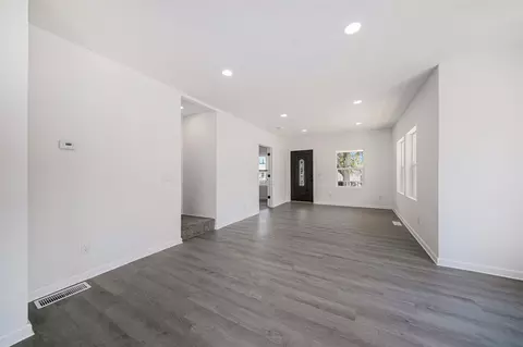 Living - 910 Backus, Jackson, MI 49202 photo 1 of 1