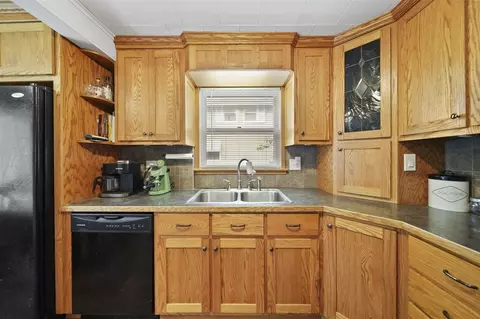 Kitchen - 606 Ryan, Owosso, MI 48867 photo 2 of 5