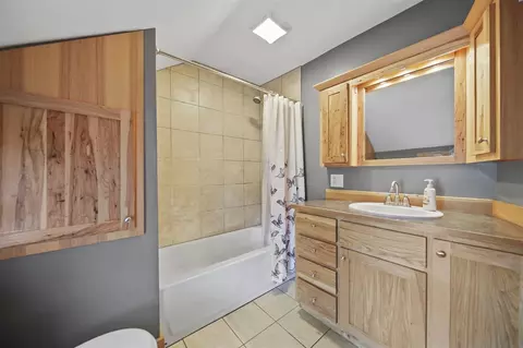 Bath - 606 Ryan, Owosso, MI 48867 photo 3 of 4