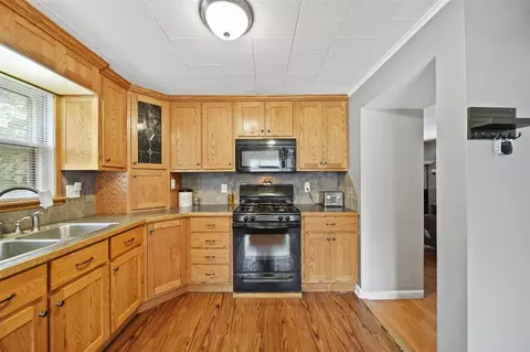 Kitchen - 606 Ryan, Owosso, MI 48867 photo 3 of 5