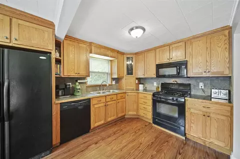 Kitchen - 606 Ryan, Owosso, MI 48867 photo 4 of 5