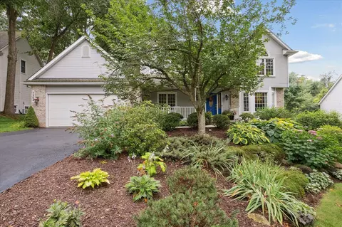 7204 Autumn Wood Dr, Brighton, MI 48116