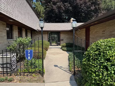 2727 S Lakeshore #7, Saint Joseph, MI 49085