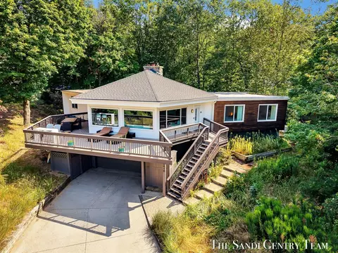 9410 Whispering Sands, West Olive, MI 49460