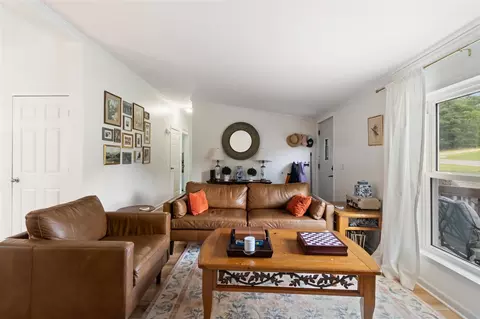 Living - 1116 Donnely, Jackson, MI 49201 photo 3 of 4