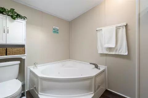 Bath - 1116 Donnely, Jackson, MI 49201 photo 1 of 3