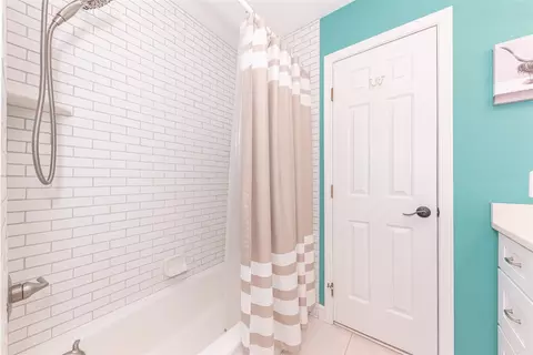 Bath - 3230 Golfview, Saline, MI 48176 photo 9 of 12