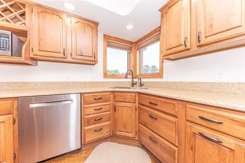 Kitchen - 3230 Golfview, Saline, MI 48176 photo 4 of 5