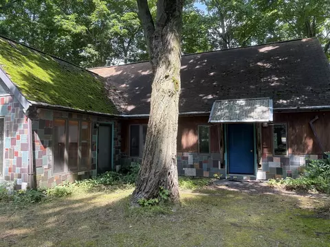 4047 Lake Chapin, Berrien Springs, MI 49103