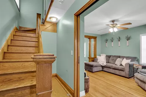 Entry Way - 105 Mitchell, Jackson, MI 49203 photo 4 of 7