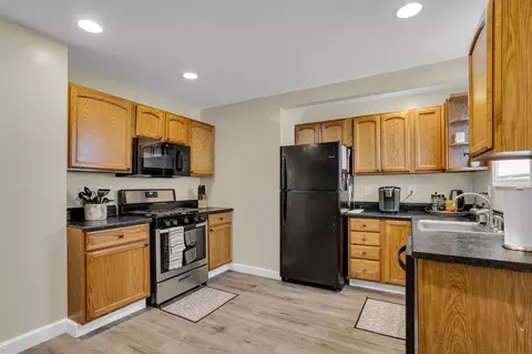 Kitchen - 105 Mitchell, Jackson, MI 49203 photo 1 of 2