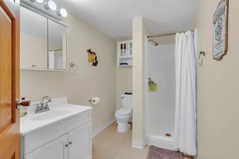 Bath - 105 Mitchell, Jackson, MI 49203 photo 2 of 2