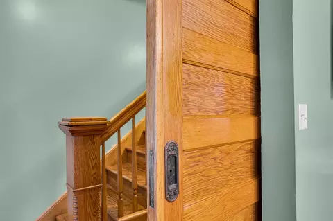 Entry Way - 105 Mitchell, Jackson, MI 49203 photo 1 of 7