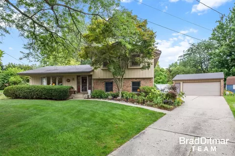 3041 Meadow Way, Grand Rapids, MI 49546