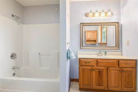 Bath - 10937 Waterloo-munith, Munith, MI 49259 photo 1 of 2