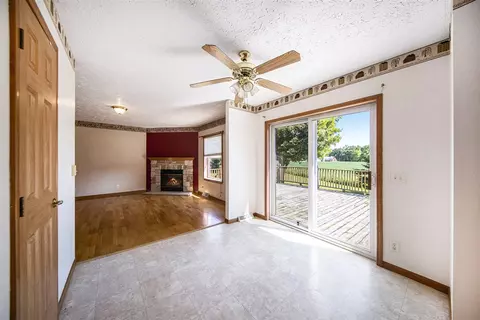 Living - 1679 Munith, Jackson, MI 49201 photo 2 of 3