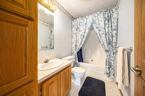 Bath - 1679 Munith, Jackson, MI 49201 photo 2 of 2
