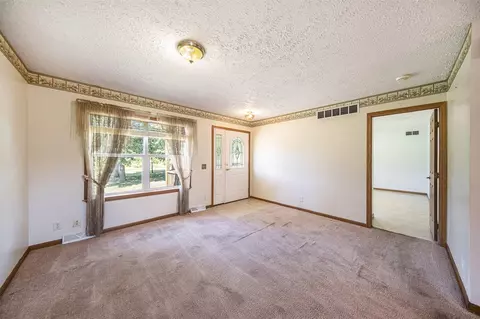 Living - 1679 Munith, Jackson, MI 49201 photo 1 of 3