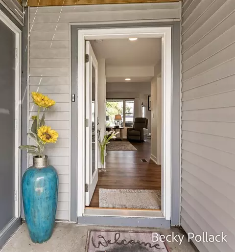 Entry Way - 342 Mariners #D, Douglas, MI 49406 photo 1 of 3