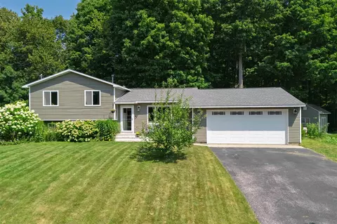 4291 S Scenic View Dr, Suttons Bay, MI 49682