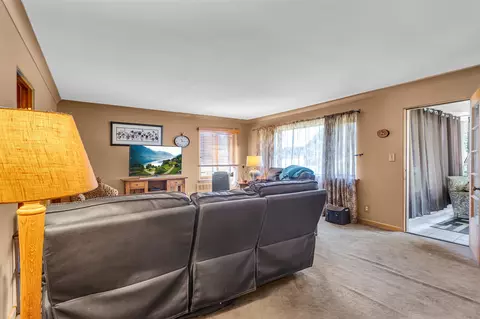 Living - 512 S Wisner, Jackson, MI 49203 photo 3 of 3