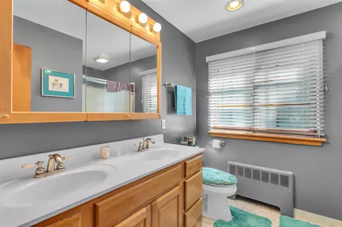 Bath - 512 S Wisner, Jackson, MI 49203 photo 2 of 5