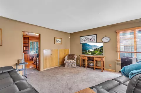 Living - 512 S Wisner, Jackson, MI 49203 photo 2 of 3
