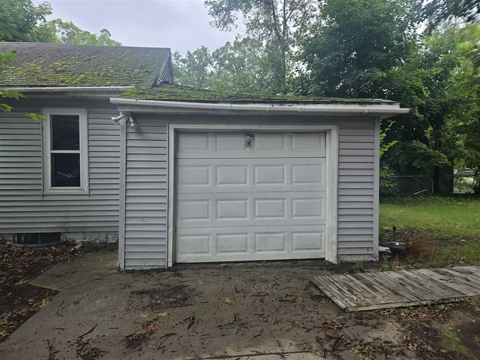 Exterior - 1885 E Isabella, Muskegon, MI 49442 photo 1 of 2