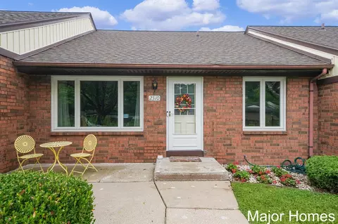 2310 Radcliff Vlg, Grand Rapids, MI 49546