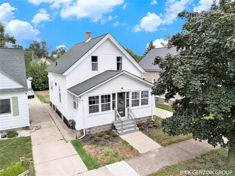299 W 18th, Holland, MI 49423