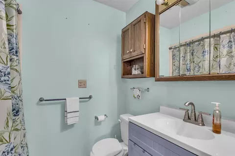 Bath - 2318 Dover, Jackson, MI 49202 photo 1 of 4