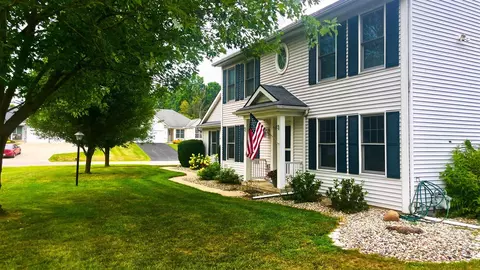 2329 Woodridge Dr, Adrian, MI 49221