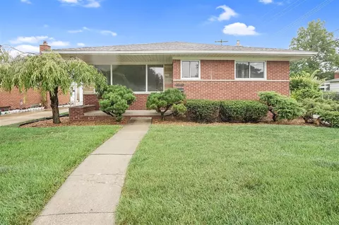 26228 Warrington, Dearborn Heights, MI 48127