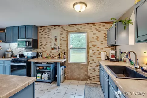 Kitchen - 4711 Muffler, Baldwin, MI 49304 photo 2 of 3