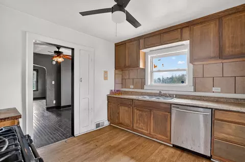 Kitchen - 226 E High, Jackson, MI 49203 photo 1 of 2
