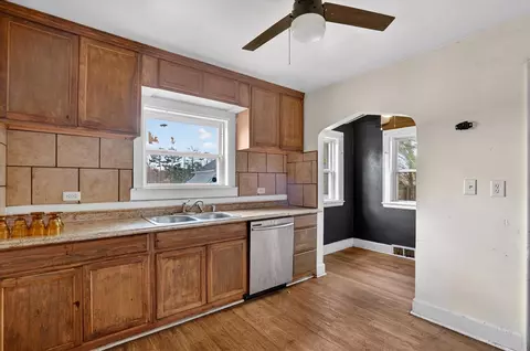 Kitchen - 226 E High, Jackson, MI 49203 photo 2 of 2